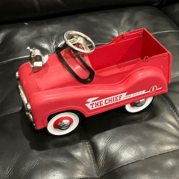 The Chief Fire Dept. Decorative vintage style fire truck - Picture 8 of 16